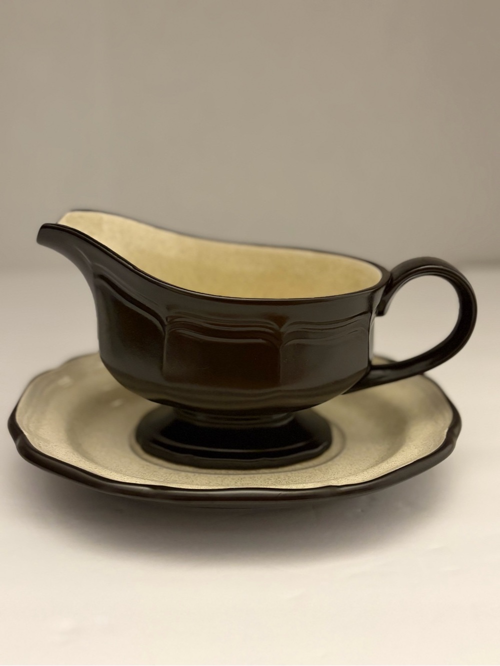 Mikasa Antique White Gravy Boat Underplate Set|Two Tone Chocolate Brown & cream